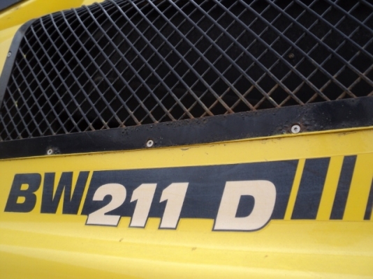 รถบดสั่นสะเทือนBoomag BW211D-4 เก่านอกแท้ 100\% รถบดสั่นสะเทือนBoomag BW211D-4 เก่านอกแท้ 100\%