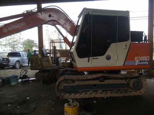 ขายด่วน HITACHI EX60G รถเก่านอก100\%  มีลายหัวกระแทก มีแอร์ หัวเก๋ง มีใบอินวอย  สนใจติดต่อ คุณวัชรัตน์ 0925768909