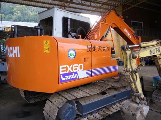 ขายด่วน HITACHI EX60G รถเก่านอก100\%  มีลายหัวกระแทก มีแอร์ หัวเก๋ง มีใบอินวอย  สนใจติดต่อ คุณวัชรัตน์ 0925768909