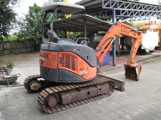 ขายด่วน HITACHI ZX30U-2 รถเก่านอกแท้ญี่ปุ่น สภาพพร้อมใช้งานมีเอกสารอินวอย สนใจติดต่อ คุณวัชรัตน์ โทร:0925768909