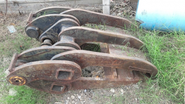 ขายปากคีบจ้า ใส่รถขุดขนาด  60  สนใจโทร 089-7462641 สุวรรณีจ้า