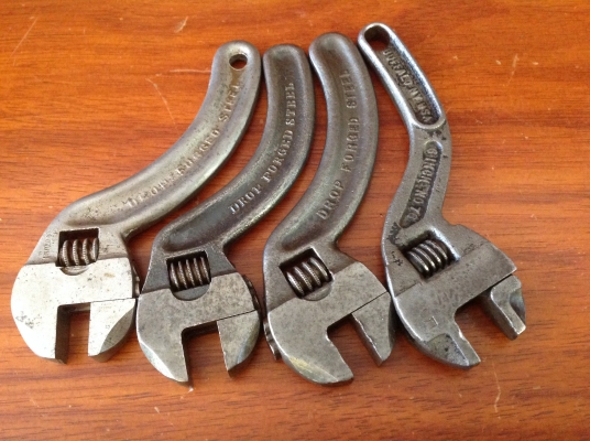 ขายประแจเลื่อนโบราณ Antique Robinson ขนาด 6"