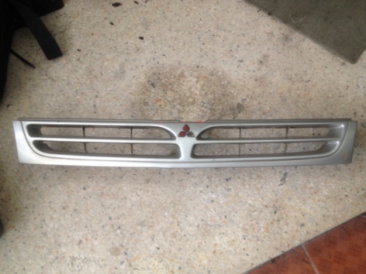 กระจังหน้า มิตซู E CAR เก่าญี่ปุ่นสภาพตามรูป