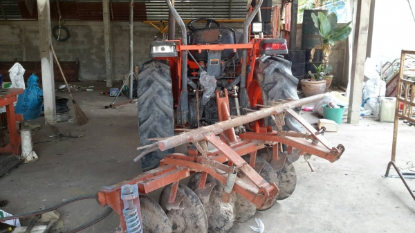 ขายรถไถ 34 แรง KUBOTA สภาพพร้อมใช้งาน  พร้อมอุปกรณ์ ผานหน้า - หลัง โรตารี่