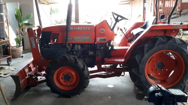 ขายรถไถ 34 แรง KUBOTA สภาพพร้อมใช้งาน  พร้อมอุปกรณ์ ผานหน้า - หลัง โรตารี่