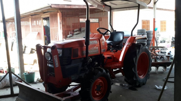 ขายรถไถ 34 แรง KUBOTA สภาพพร้อมใช้งาน  พร้อมอุปกรณ์ ผานหน้า - หลัง โรตารี่