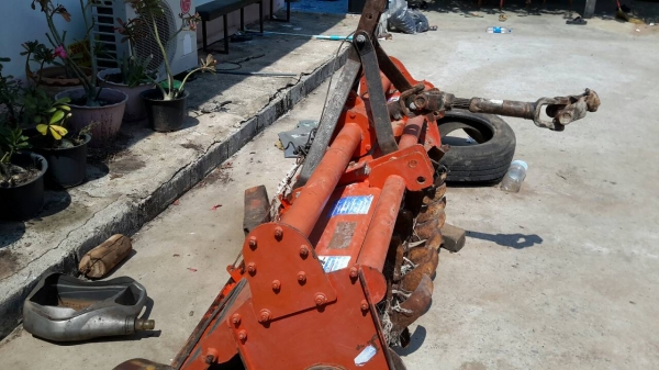 ขายรถไถ 34 แรง KUBOTA สภาพพร้อมใช้งาน  พร้อมอุปกรณ์ ผานหน้า - หลัง โรตารี่