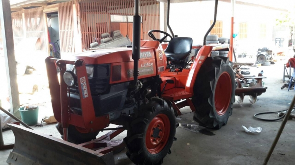 ขายรถไถ 34 แรง KUBOTA สภาพพร้อมใช้งาน  พร้อมอุปกรณ์ ผานหน้า - หลัง โรตารี่