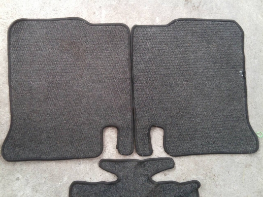 ผ้าปูผื้นรถยนต์สภาพดี