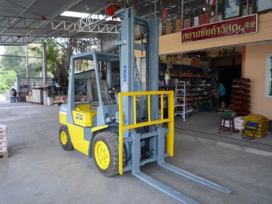 TCM 3 ตัน เสา 4 เมตร