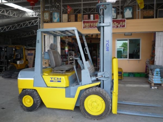 TCM 3 ตัน เสา 4 เมตร