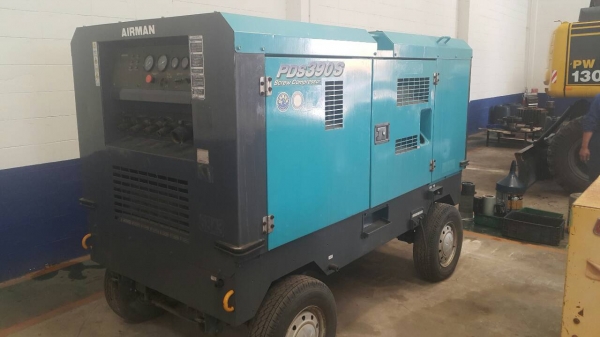 ปั้มลม AIRMAN PDS390S รุ่นใหม่ ถึงไทยแล้วครับ มาพร้อมเทรลเลอร์ด้วย สภาพสวยขายถูกครับ