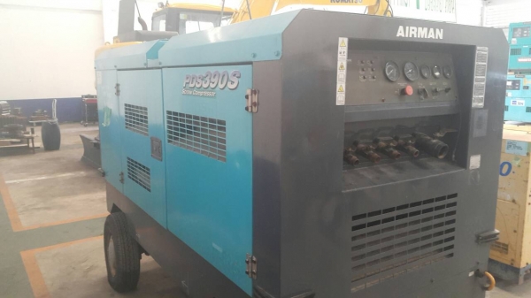 ปั้มลม AIRMAN PDS390S รุ่นใหม่ ถึงไทยแล้วครับ มาพร้อมเทรลเลอร์ด้วย สภาพสวยขายถูกครับ