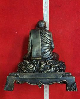 หลวงปู่ทิม วัดละหารไร่ พระบูชา 5 นิ้ว ใต้ฐานฝังพระรูปเหมือน องค์หลวงปู่ทิมอีก 1 ครับ พิมพ์วัด..สวยครับ