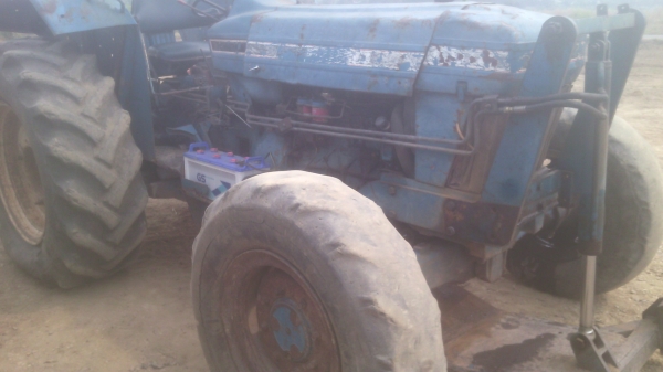 ขายรถไถฟอรด์  6610สองเพลาคานหน้าคาลาโล่  ตามสภาพ