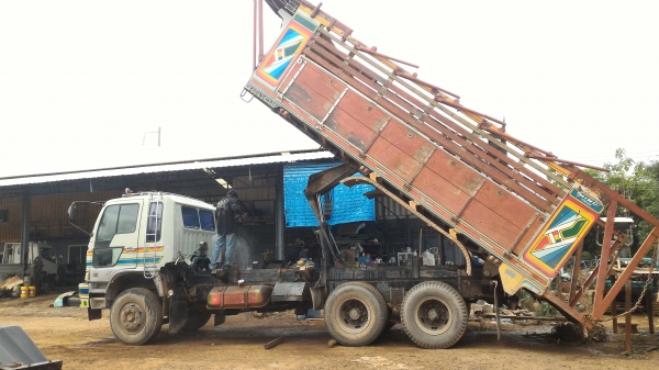 Hino 3M 2เพลาดั้มพ์ 240แรงม้า กระบะข้างไม้ 0891446662 ธนากร Hino 3M 2เพลาดั้มพ์ 240แรงม้า กระบะข้างไม้ 0891446662 ธนากร