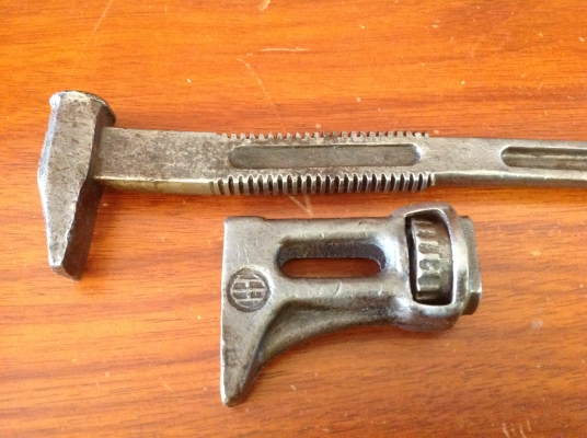 ขายประแจคอม้าหัวค้อนโบราณอังกฤษ ขนาด 12" ขายปากได้ 2" 2 หุน