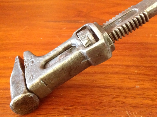 ขายประแจคอม้าหัวค้อนโบราณอังกฤษ ขนาด 12" ขายปากได้ 2" 2 หุน