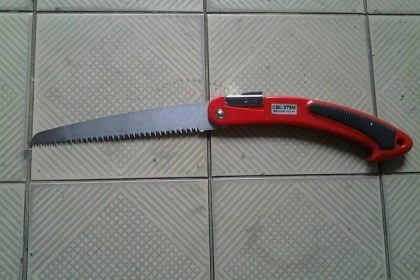 ขายเลื่อยพับได้ ตัดกิ่งไม้ ยี่ห้อKING EAGLE. MADE IN TAIWAN.