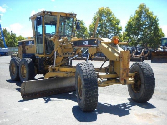 140H #APM01*** ปี2004 8,137ชม. พร้อมScarifierมือ1 (ยี่ห้อ Diamond) 140H #APM01*** ปี2004 8,137ชม. พร้อมScarifierมือ1 (ยี่ห้อ Diamond)