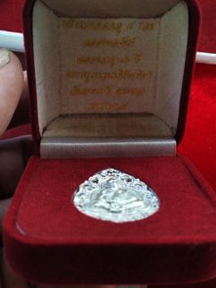 หลวงปู่ทิม วัดละหารไร่ จ.ระยอง เหรียญหยดน้ำฉลุลาย สวยมากกล่องเดิม