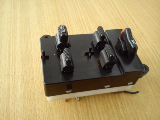 สวิตช์ควบคุมกระจกฝั่งขวา ของรถ HONDA สวิตช์ควบคุมกระจกฝั่งขวา ของรถ HONDA