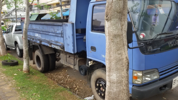 ขายด่วนรถบรรทุก 6 ล้อดัมพ์   ISUZU NQR  ปีจดทะเบียน 2548