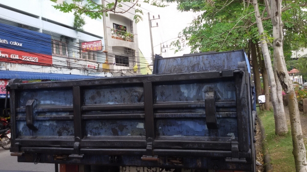 ขายด่วนรถบรรทุก 6 ล้อดัมพ์   ISUZU NQR  ปีจดทะเบียน 2548