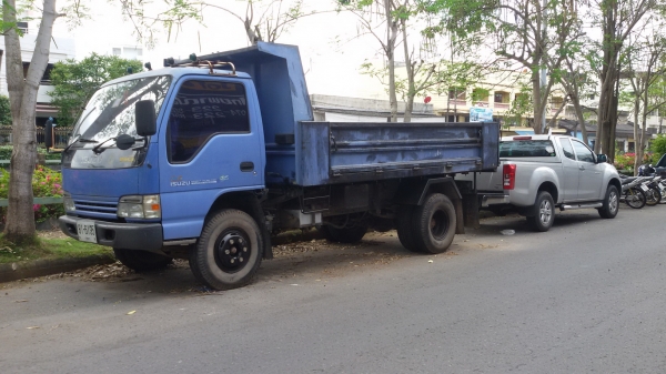 ขายด่วนรถบรรทุก 6 ล้อดัมพ์   ISUZU NQR  ปีจดทะเบียน 2548
