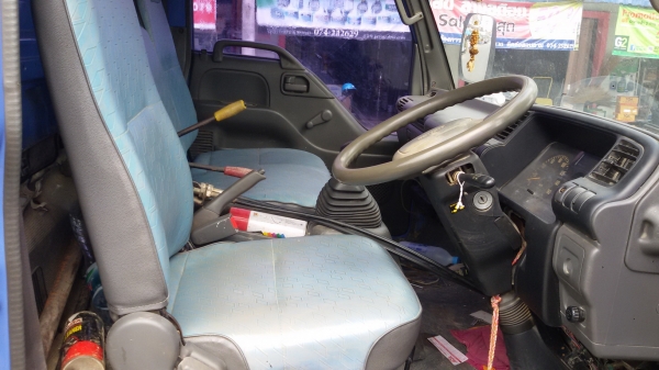 ขายด่วนรถบรรทุก 6 ล้อดัมพ์   ISUZU NQR  ปีจดทะเบียน 2548