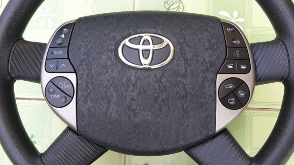 พวงมาลัย Toyota Prius ตัวนอก อุปกรณ์ครบ
