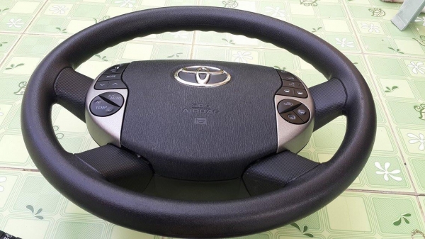 พวงมาลัย Toyota Prius ตัวนอก อุปกรณ์ครบ พวงมาลัย Toyota Prius ตัวนอก อุปกรณ์ครบ