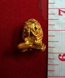 หลวงปู่ทิม วัดละหารไร่ จ.ระยอง ปิดตายันต์ยุ่งเปียกน้ำทองแท้ สวยมากกล่องเดิม