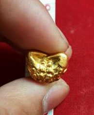 หลวงปู่ทิม วัดละหารไร่ จ.ระยอง ปิดตายันต์ยุ่งเปียกน้ำทองแท้ สวยมากกล่องเดิม