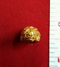 หลวงปู่ทิม วัดละหารไร่ จ.ระยอง ปิดตายันต์ยุ่งเปียกน้ำทองแท้ สวยมากกล่องเดิม