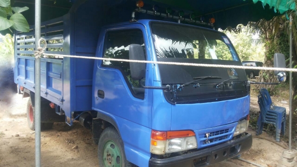 รถอีซุซุ 6 ล้อดั้ม 100 แรงม้า.  ปี 2519. ( รถประกอบ. )   สนใจติดต่อ  081 - 6079515