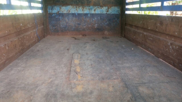 รถอีซุซุ 6 ล้อดั้ม 100 แรงม้า.  ปี 2519. ( รถประกอบ. )   สนใจติดต่อ  081 - 6079515