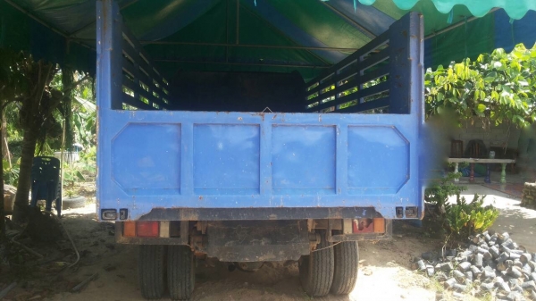 รถอีซุซุ 6 ล้อดั้ม 100 แรงม้า.  ปี 2519. ( รถประกอบ. )   สนใจติดต่อ  081 - 6079515