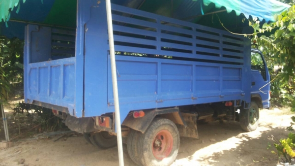 รถอีซุซุ 6 ล้อดั้ม 100 แรงม้า.  ปี 2519. ( รถประกอบ. )   สนใจติดต่อ  081 - 6079515