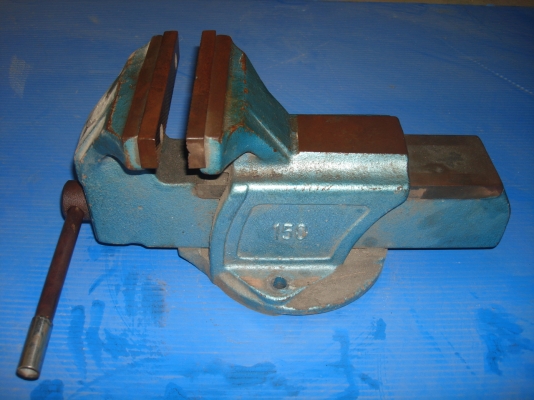 หมดแล้ว> ปากกาจับเหล็กตั้งโต๊ะ 6 นิ้ว BISON made in Polandทำจากเหล็กเหนียวทั้งตัว ทนทาน