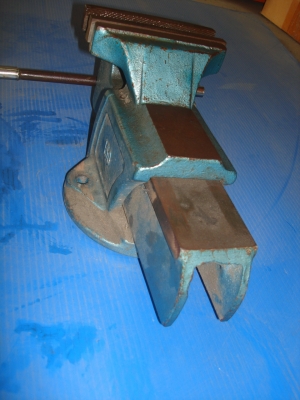 หมดแล้ว> ปากกาจับเหล็กตั้งโต๊ะ 6 นิ้ว BISON made in Polandทำจากเหล็กเหนียวทั้งตัว ทนทาน