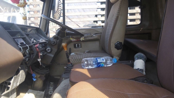 ขาย 10 ล้อ เพลาเดียว HINO KT925 คัสซีสวยจัดตลอดเส้น เครื่อง HO7C 180 แรงม้า ช่วงล่างใหญ่ วางหัว F18 พวงมาลัยพาวเวอร์ ทะเบียนพร้อมโอนครับ