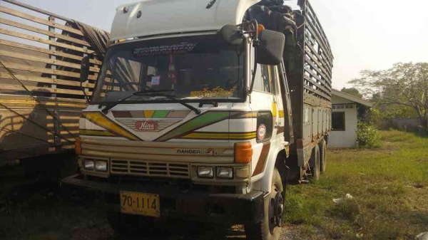 ขาย 10 ล้อ เพลาเดียว HINO KT925 คัสซีสวยจัดตลอดเส้น เครื่อง HO7C 180 แรงม้า ช่วงล่างใหญ่ วางหัว F18 พวงมาลัยพาวเวอร์ ทะเบียนพร้อมโอนครับ