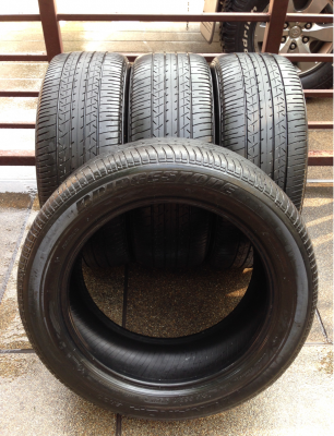 ยาง Bridgestone 215 55 17 กลางปี14 ดอกเต็ม ไม่มีปะ ใช้กันยาว ราคาไม่แพง