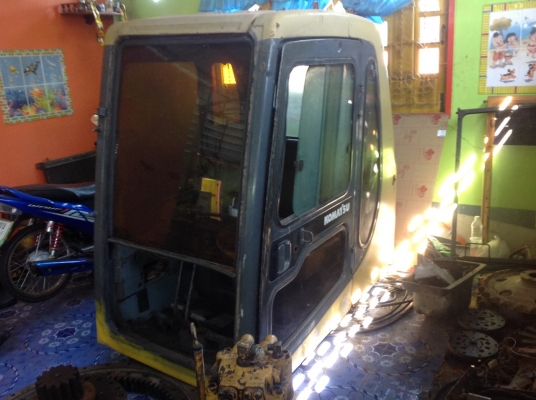 หัวเก๋ง KOMATSU PC 200-ุ6 พร้อมคอนโทรนมือ สภาพดี หัวเก๋ง KOMATSU PC 200-ุ6 พร้อมคอนโทรนมือ สภาพดี