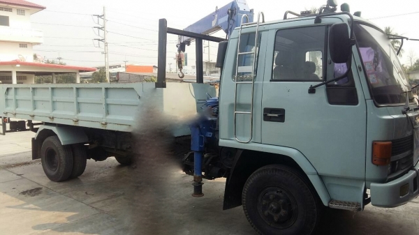 รถอีซูซุ 6 ล้อ ติดเครน 3 ตัน FRR 175 แรงม้า  ปี 48.   สนใจติดต่อ  081 - 6079515