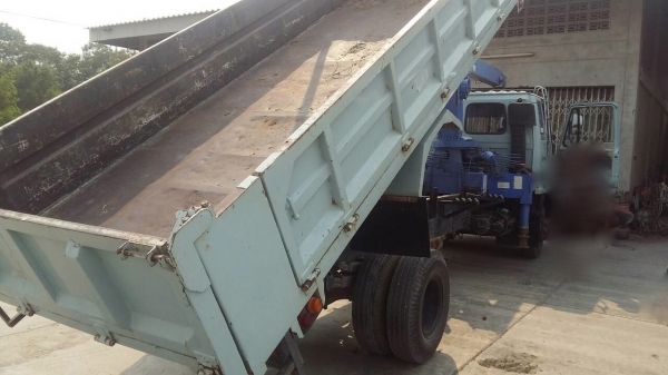 รถอีซูซุ 6 ล้อ ติดเครน 3 ตัน FRR 175 แรงม้า  ปี 48.   สนใจติดต่อ  081 - 6079515