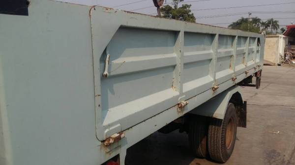 รถอีซูซุ 6 ล้อ ติดเครน 3 ตัน FRR 175 แรงม้า  ปี 48.   สนใจติดต่อ  081 - 6079515