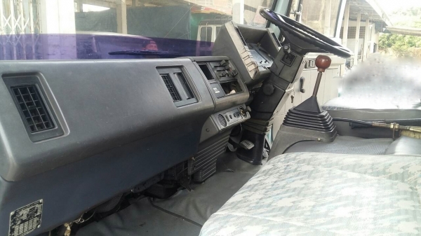 รถอีซูซุ 6 ล้อ ติดเครน 3 ตัน FRR 175 แรงม้า  ปี 48.   สนใจติดต่อ  081 - 6079515