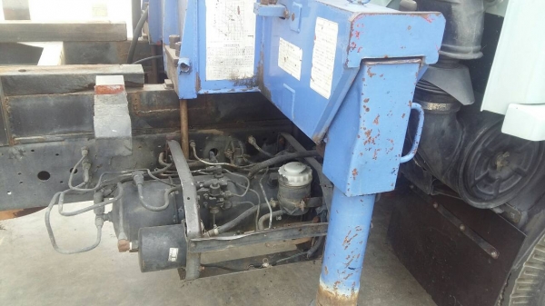 รถอีซูซุ 6 ล้อ ติดเครน 3 ตัน FRR 175 แรงม้า  ปี 48.   สนใจติดต่อ  081 - 6079515